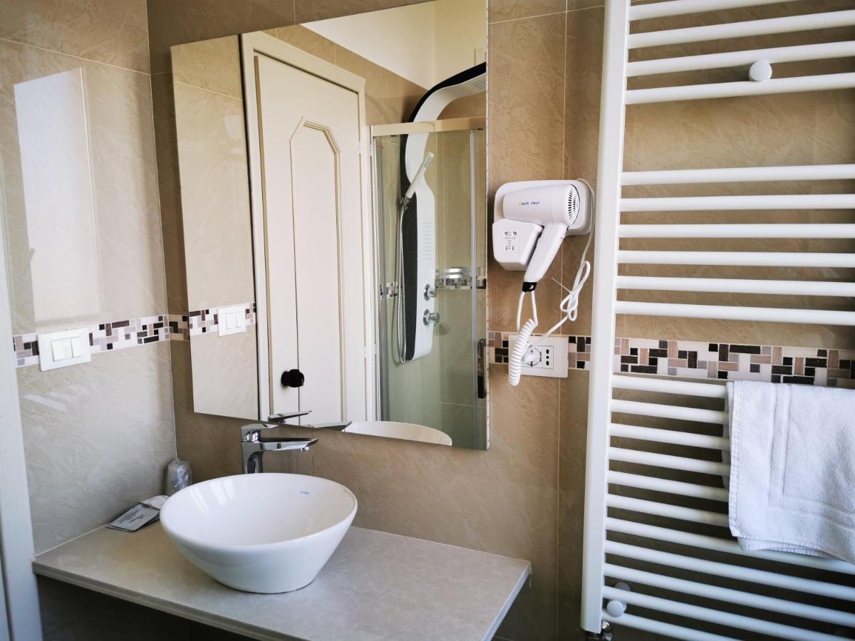 New Alexander Hotel Генуя Экстерьер фото